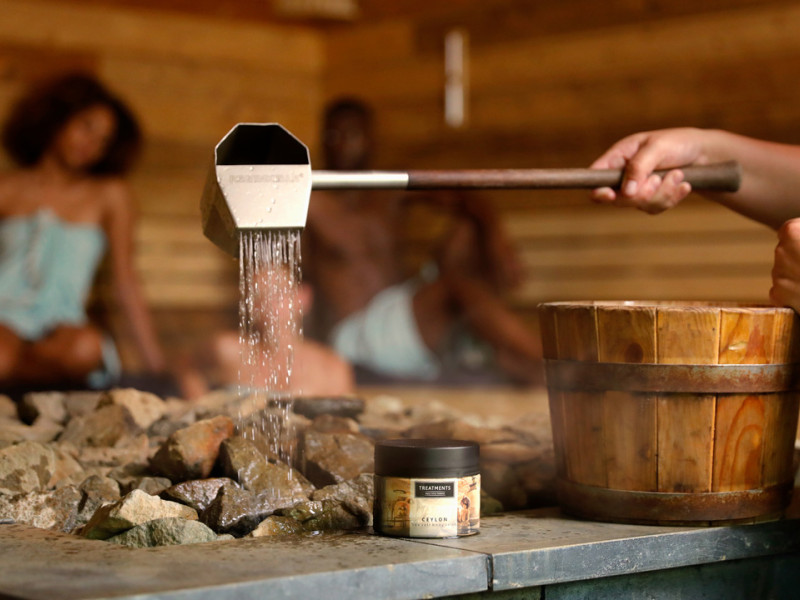 Opgieting met treatments product in sauna