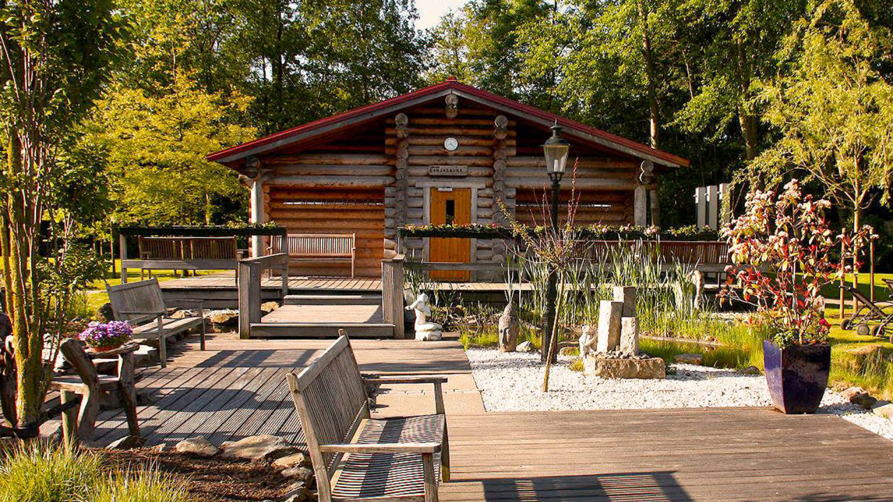 Banjasauna in de zomer bij Thermen Holiday